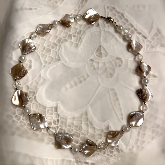 Mother of pearl necklace - Picture 1 of 3